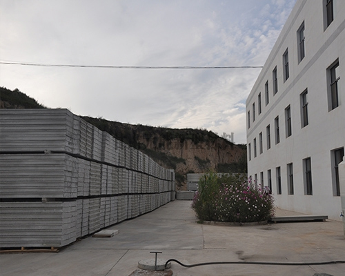 輕質(zhì)隔墻板