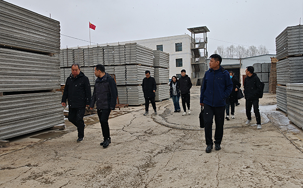 甘肅元能新型材料迎來工信局考察，共話企業(yè)發(fā)展新篇章